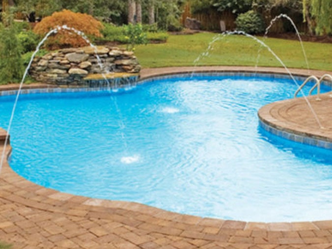 Kidney shaped swimming pool with fountains